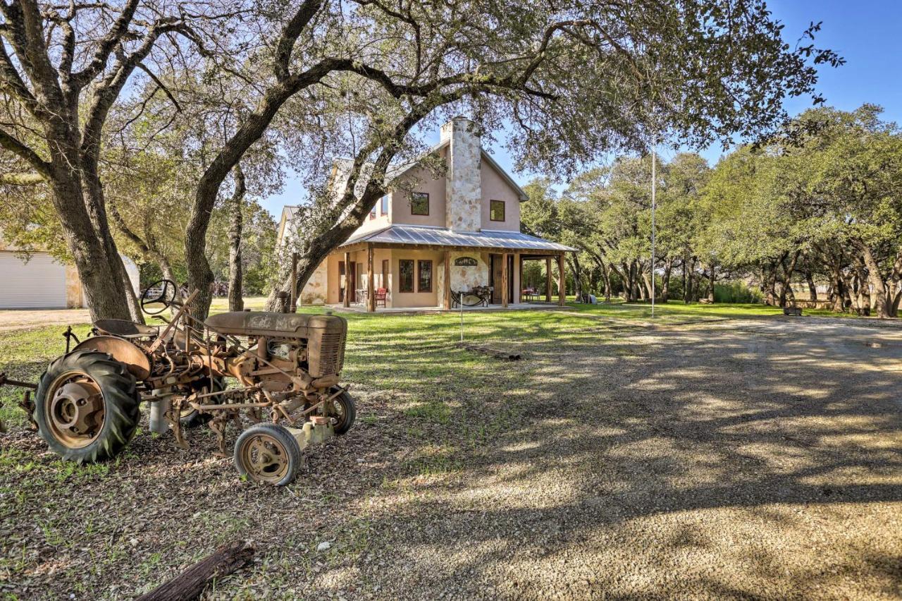 Riverfront Blanco Home With Shaded Porch And Hot Tub Exterior foto